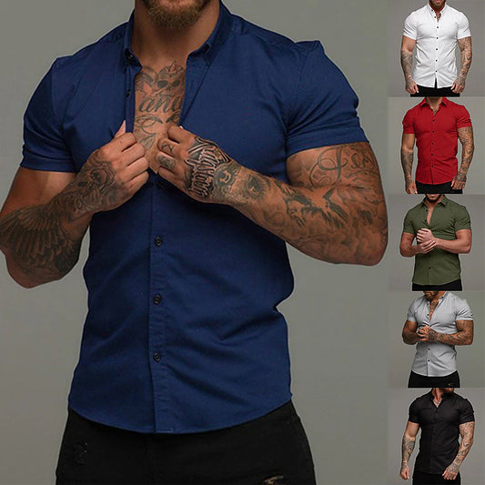 Muscular man in a solid-color lapel short-sleeved shirt slim fit