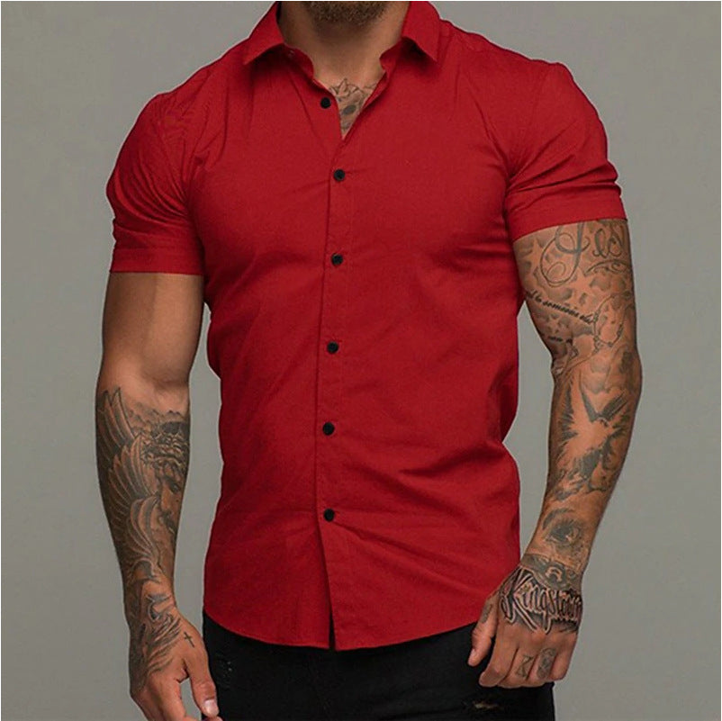 Muscular man in a solid-color lapel short-sleeved shirt slim fit