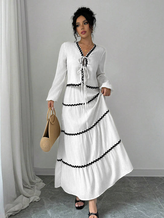 Loose-fitting dress with long sleeves