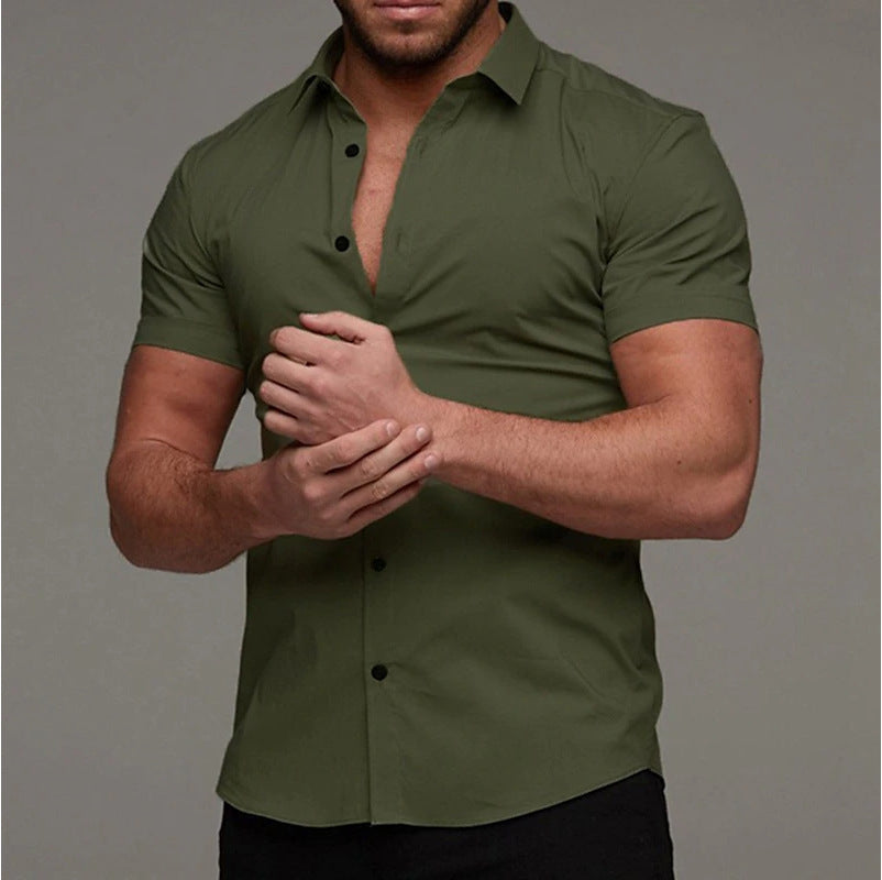 Muscular man in a solid-color lapel short-sleeved shirt slim fit