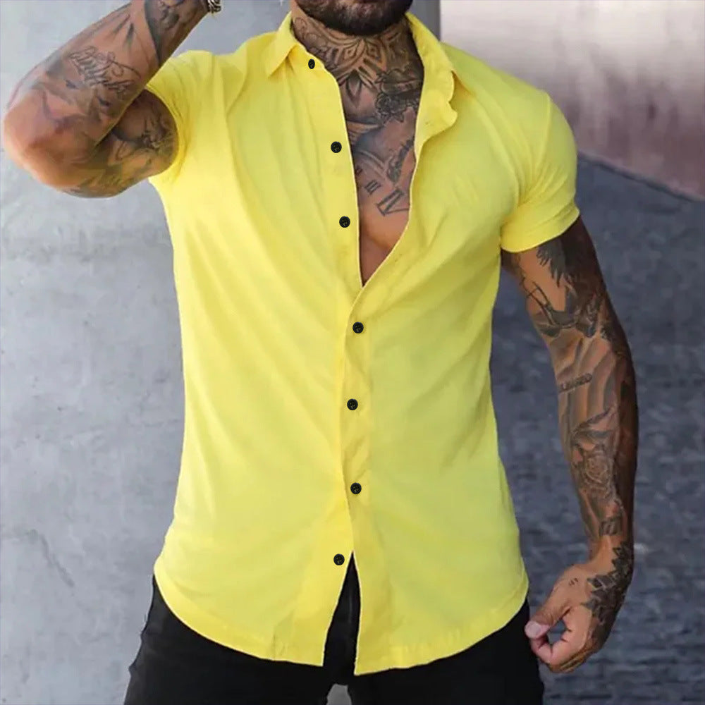 Muscular man in a solid-color lapel short-sleeved shirt slim fit