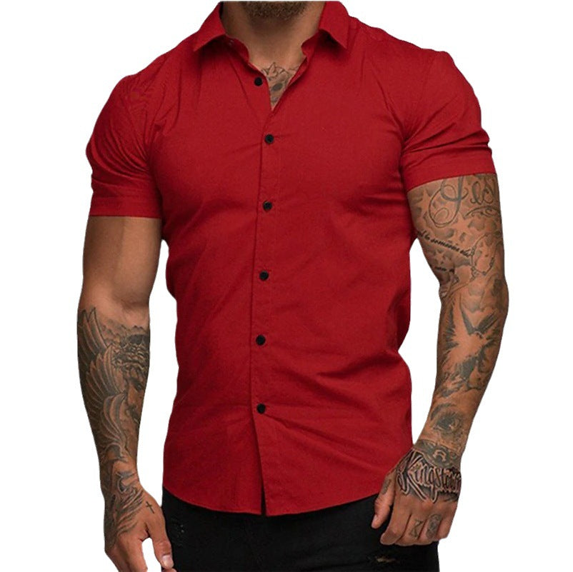 Muscular man in a solid-color lapel short-sleeved shirt slim fit